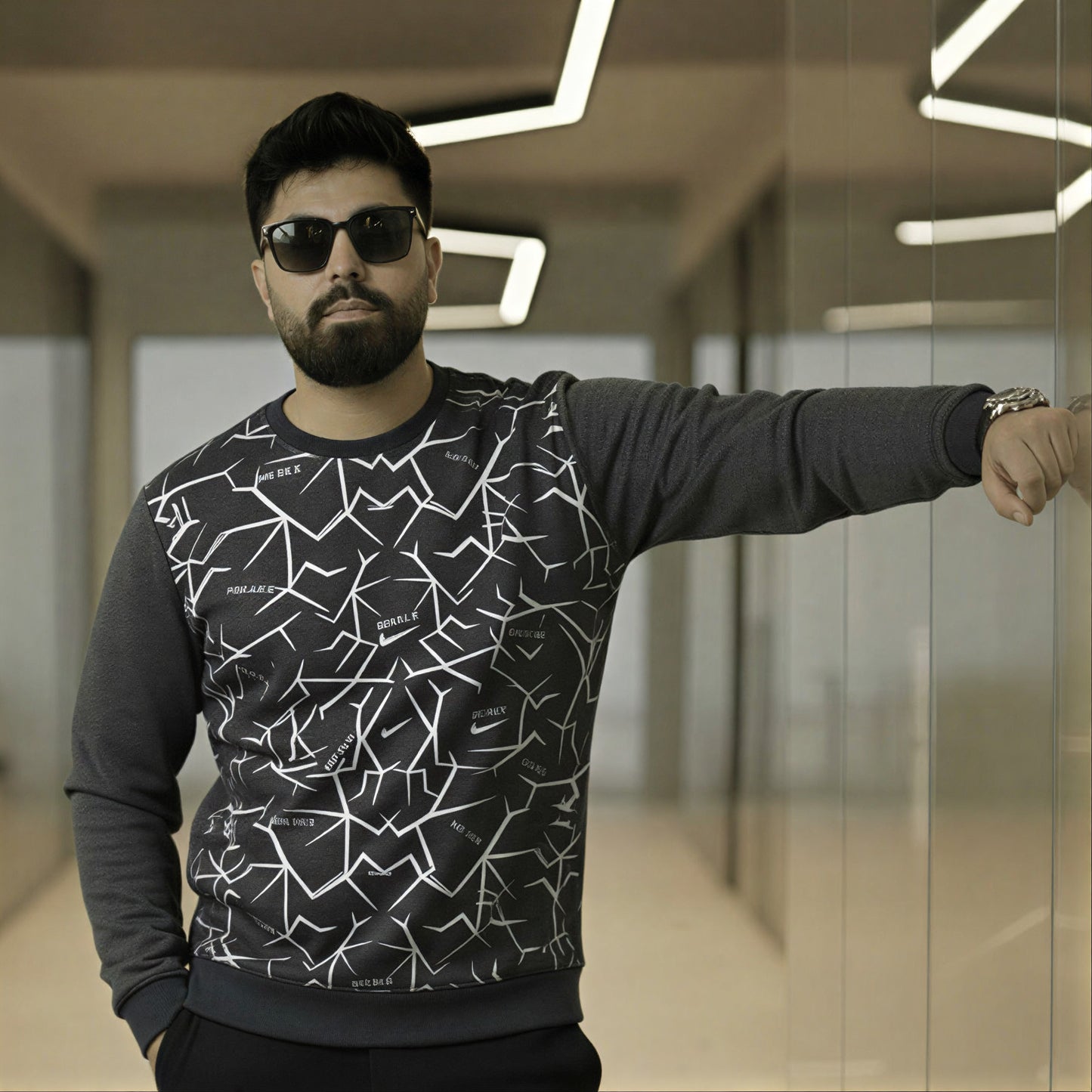 Men's Gray & White Geometric Graphic Crewneck Sweatshirt